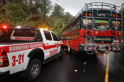 Imponen multa por m&aacute;s de Q25 mil a bus accidentado en Pal&iacute;n