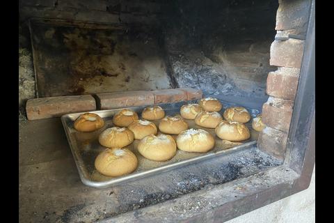 M&aacute;s de un siglo de sabor: El Pan del Puerto que hornea la familia Santos