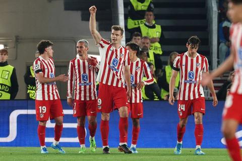 Atl&eacute;tico sorprende a un Barcelona con diez y lo deja herido