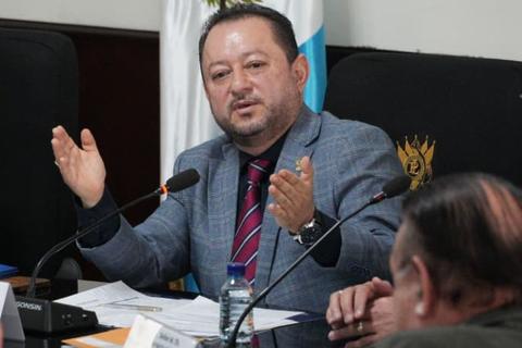 &iexcl;Pese al rechazo y denuncias! Walter Mazariegos se declara reelecto en la USAC