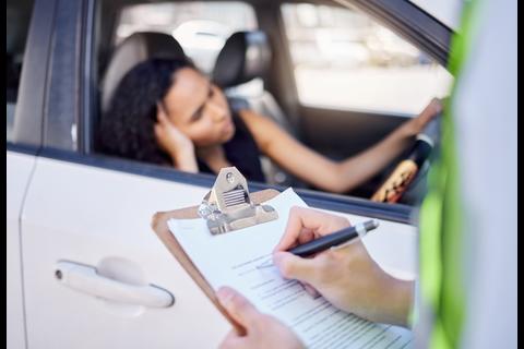 &iquest;Tienes multas de tr&aacute;nsito? As&iacute; podr&aacute;s obtener un 60% de descuento