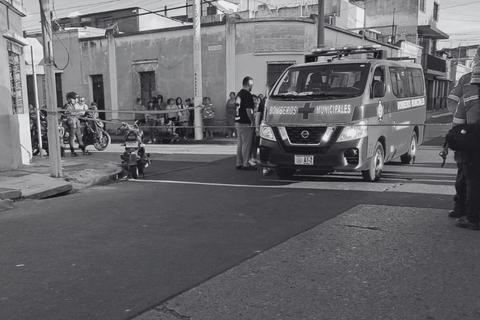 Accidente de tr&aacute;nsito deja a una joven mujer fallecida y un menor herido en la zona 1