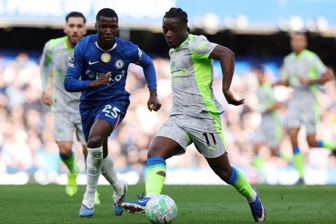 El Manchester City aplasta al Chelsea y mete presi&oacute;n al Arsenal