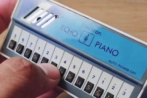 &iquest;Lo recuerdas? El pianito de bolsillo que todos quer&iacute;an en los 80