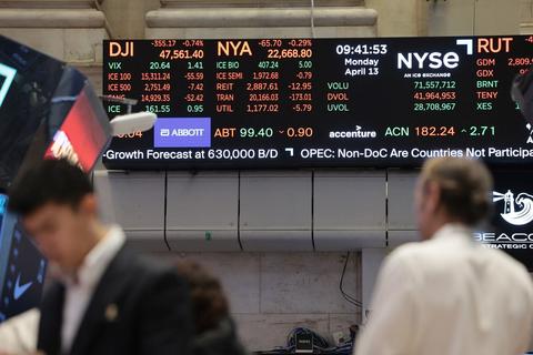 Wall Street cierra en verde esperanzada por negociaciones entre EEUU e Ir&aacute;n