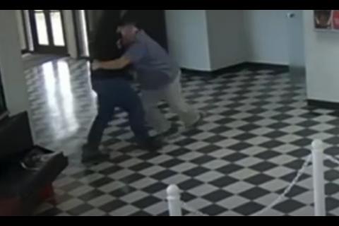 Director de una escuela de Oklahoma evita tiroteo dentro del establecimiento (video)