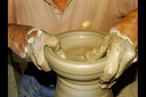 Rabinal recupera su arte ancestral: La historia grabada en barro y tradici&oacute;n