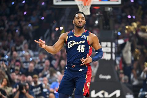 Iniciaron los playoffs de la NBA: Cavs derrotan a Raptors