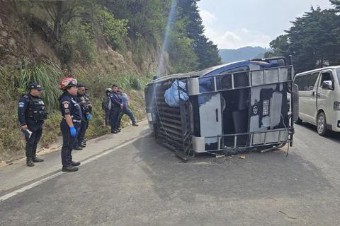 &iexcl;Microb&uacute;s volcado! Accidente deja varios heridos en ruta Interamericana