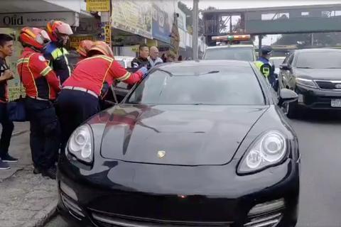 &iexcl;Disparan contra auto deportivo! Mujer herida tras ataque en la Aguilar Batres