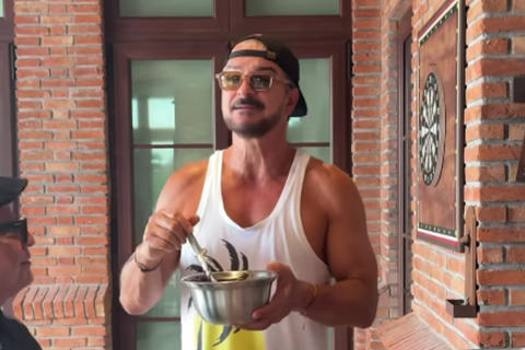 Ricardo Arjona presume el chirmol guatemalteco