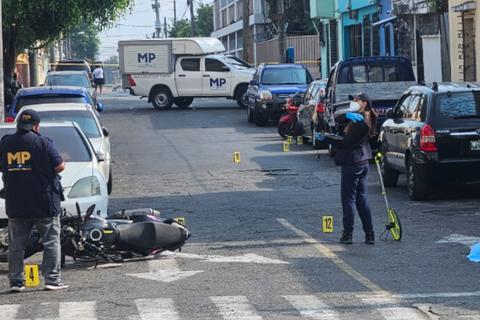 Balacera deja a un fallecido y al atacante herido en la zona 1