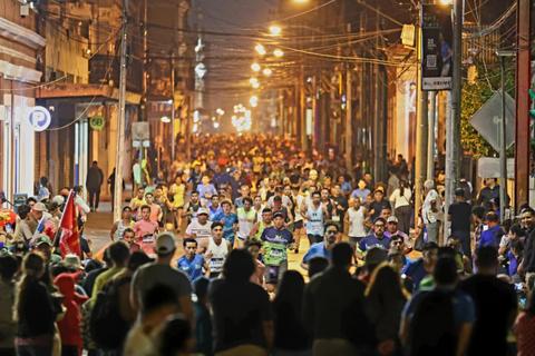Fiesta nocturna: Miles de guatemaltecos disfrutaron de la 10K de la Ciudad