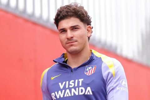 Juli&aacute;n &Aacute;lvarez: '&iquest;Fichar por el Barsa? A veces se hace una bola de mentiras'