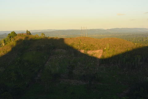 Entre la selva y el folclor: El renacer tur&iacute;stico del Cerro de la Bruja en Popt&uacute;n