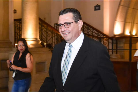 Gabriel Garc&iacute;a Luna, aspirante a Fiscal General, se reuni&oacute; en privado con Ar&eacute;valo