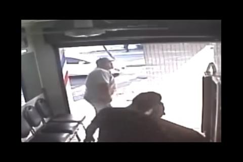 Asalto en negocio de San Crist&oacute;bal, Mixco, queda grabado (video)