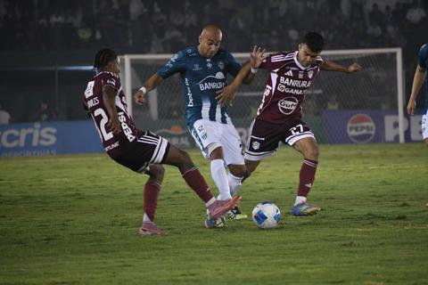 Los dejan vivos: Antigua gana, pero Comunicaciones mantiene esperanzas de avanzar