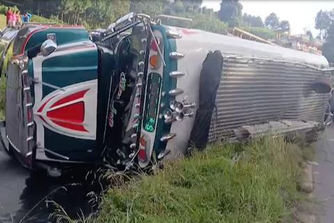 &iexcl;Bus volcado! Accidente deja varios heridos en ruta Interamericana