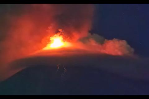 Realizan evacuaciones debido al incremento de actividad en el volc&aacute;n de Fuego