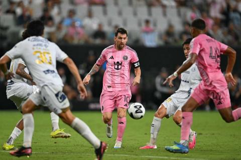 Messi marca doblete en el debut del Miami en la Leagues Cup