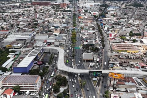 As&iacute; luce el paso a desnivel de la Calzada Roosevelt, previo a inaugurarse
