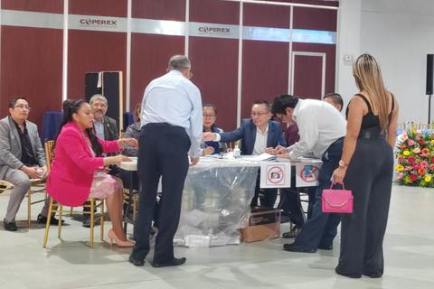 Auditores votan en centros nacionales para integrar Postuladora de Contralor