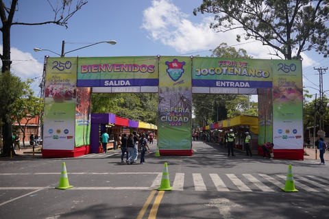 Capitalinos disfrutan del primer fin de semana de la Feria de Jocotenango