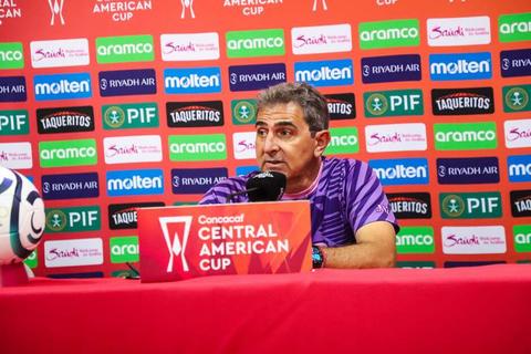 Fabricio Ben&iacute;tez pide a Mixco cerrar con orgullo la aventura internacional