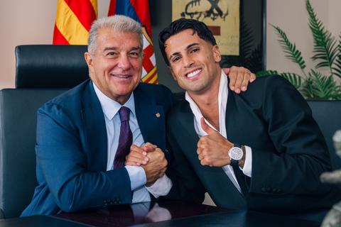 Barcelona anuncia el fichaje oficial de Cancelo hasta 2029