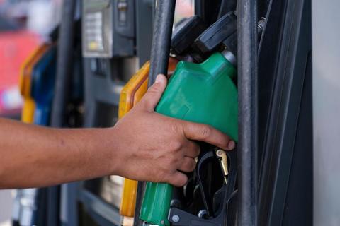 Precio de los combustibles vuelven a subir y el di&eacute;sel supera los Q45 por gal&oacute;n