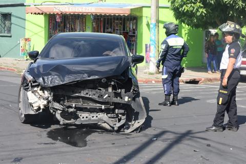 &iexcl;Alerta! Choque m&uacute;ltiple complica el paso en zona 11
