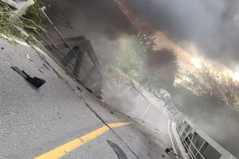 Tr&aacute;iler cae a precipicio y provoca colapso de puente el Guij&oacute; en Zacapa