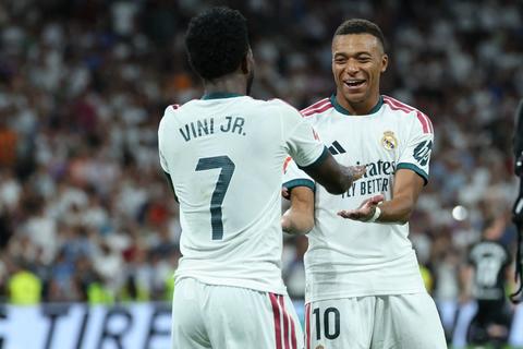 Mbapp&eacute; se luce con triplete en goleada del Madrid ante la Real Sociedad