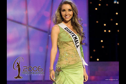 La faceta de madre y abogada de Jackeline Piccinini De Le&oacute;n