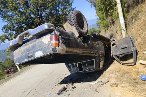 Accidente deja 12 personas heridas en Quich&eacute;, entre ellas ocho menores
