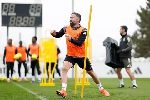 Est&aacute; de vuelta: Dani Carvajal ya se entrena con el resto de sus compa&ntilde;eros