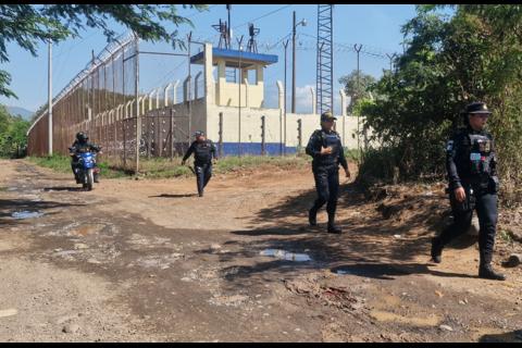 Cobran 'peaje': as&iacute; es como ingresan il&iacute;citos en las c&aacute;rceles de Guatemala