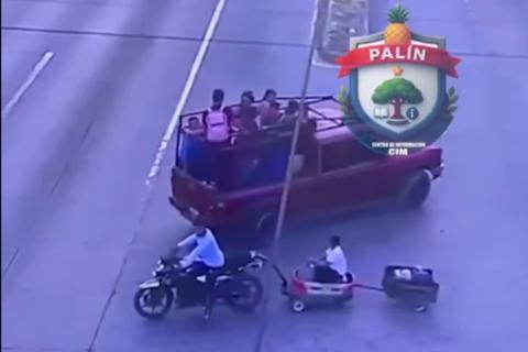 Hombre expone a ni&ntilde;o al cruzar carretera en Pal&iacute;n, Escuintla