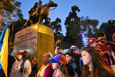 Venezolanos en Guatemala festejan la ca&iacute;da de Nicol&aacute;s Maduro