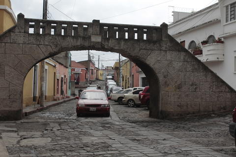 Puente Los Chocoyos, un vestigio hist&oacute;rico que resiste en el coraz&oacute;n de Xela