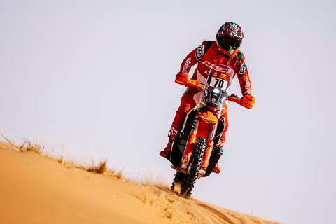 Francisco Arredondo recarga energ&iacute;as en el Rally Dakar