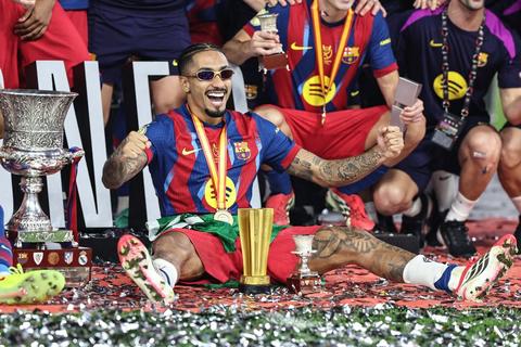 Raphinha se lleva el MVP de la final de la Supercopa de Espa&ntilde;a