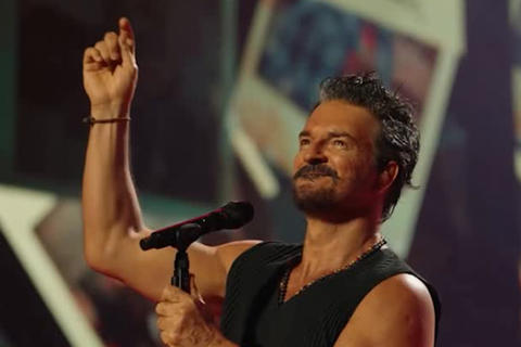 El medio de transporte de Ricardo Arjona para Estados Unidos