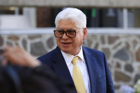 Postuladora del TSE: diputado acciona contra representante de las universidades