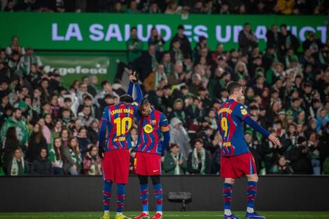 Barcelona sufre en Santander, pero gana y avanza a cuartos de Copa del Rey