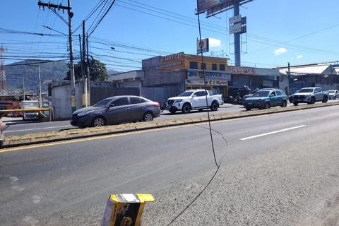 Cable de alta tensi&oacute;n cae sobre ruta al Pac&iacute;fico y provoca congestionamiento