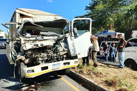 Triple colisi&oacute;n de transportes pesados deja dos heridos en autopista Pal&iacute;n-Escuintla