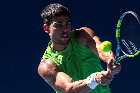 Alcaraz y Sabalenka cumplen y ya est&aacute;n en tercera ronda en Melbourne