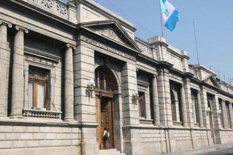 Congreso inicia la recepci&oacute;n de expedientes para magistrado de la CC